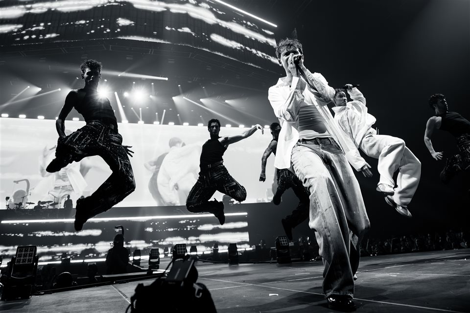 Marcus & Martinus Arena Tour · Artists and dancers on stage