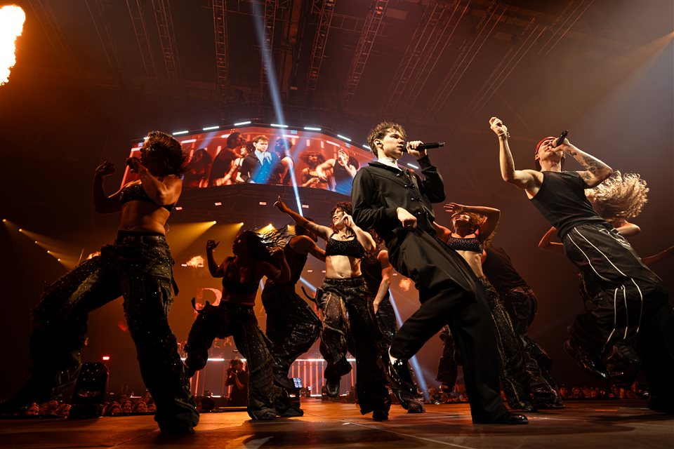 Marcus & Martinus Arena Tour · Artists and dancers during the arena show